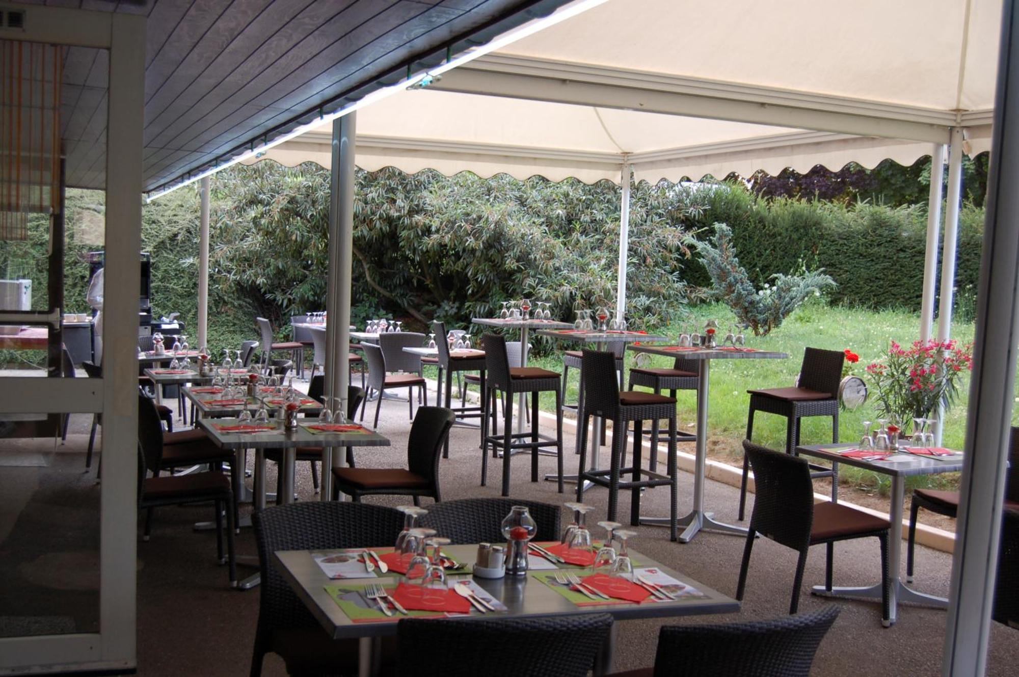 Logis Hotel Lons-Le-Saunier - Restaurant Le Grill Restaurante foto