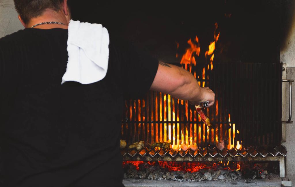 Logis Hotel Lons-Le-Saunier - Restaurant Le Grill Exterior foto